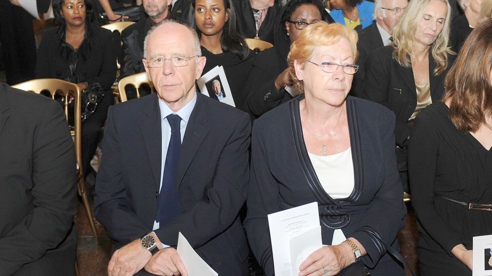 In seiner Amtszeit initiierte Walter Riester (l.) die nach ihm benannte „Riester-Rente“. (Archivbild) Foto: picture alliance / dpa