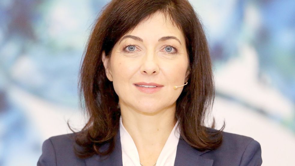 Die Nominierung von Katherina Reiche (51) als Wirtschaftsministerin ist eine Überraschung. Nach vielen Jahren im Bundestag wechselte die Diplom-Chemikerin 2015 zum Verband kommunaler Unternehmen. Fünf Jahre später übernahm sie den Vorsitz des Energieversorgers Westenergie. Foto: Roland Weihrauch/dpa