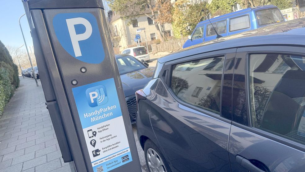 Bei Autofahrern gar nicht beliebt: Parkscheinautomaten nahe der Innenstadt. Foto: Simon/Imago