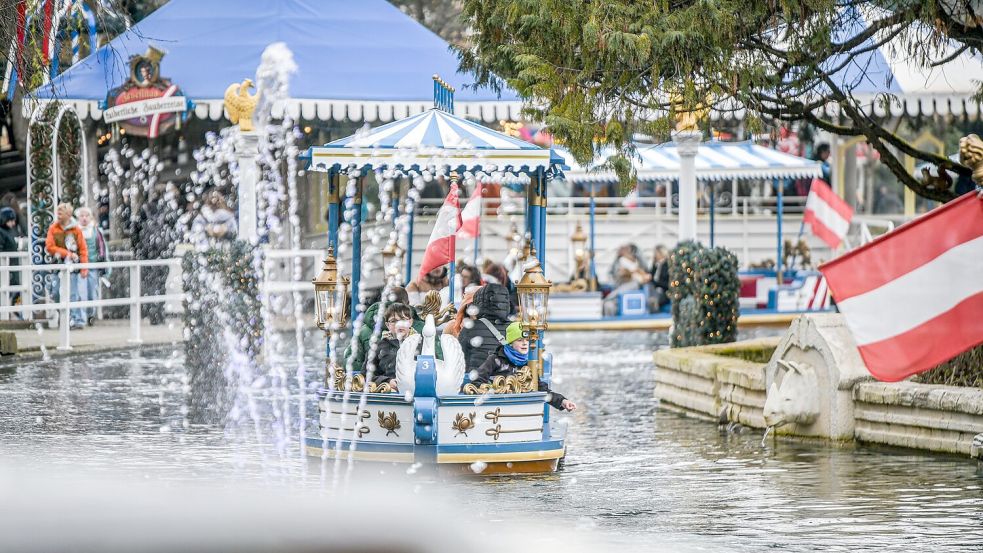 In Europa gibt es mehrere große Spieler der Freizeitpark-Branche. (Archivbild) Foto: Jason Tschepljakow/dpa