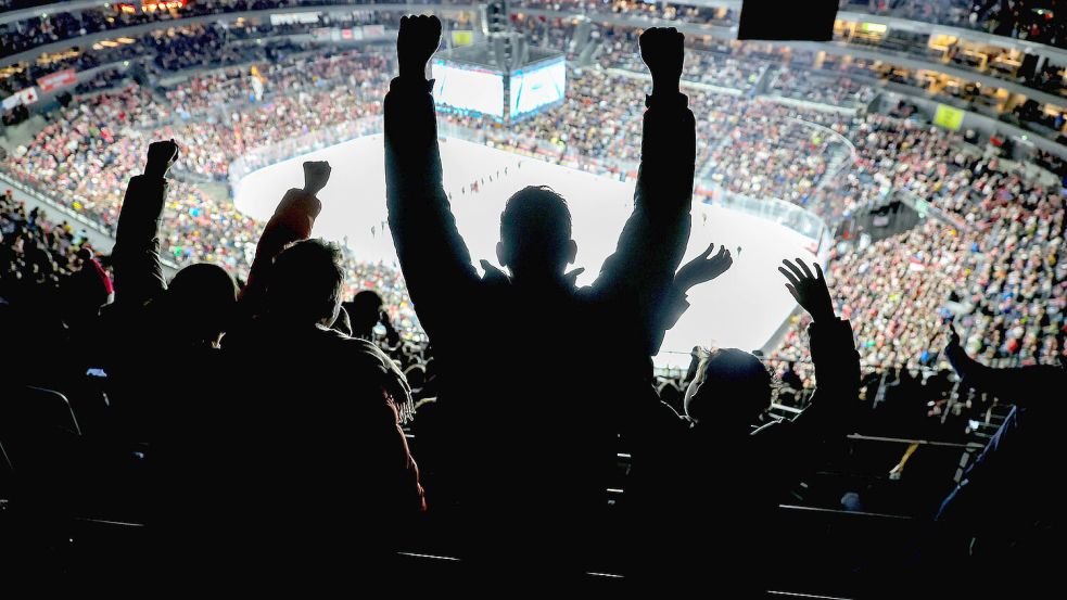 Online-Händler bieten Tickets für Sport- und Kulturveranstaltungen häufig zu völlig überteuerten Preisen an. Union und SPD wollen jetzt dagegen vorgehen. Foto: IMAGO/Maximilian Koch