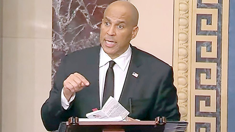 Der demokratische Senator Cory Booker hielt im US-Senat eine 25-stündige Rede. (Archivbild) Foto: Uncredited/Senate Television/AP/dpa