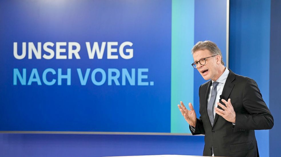 Vorstandschef Sewing: Höchster Vorsteuergewinn in einem Quartal seit 14 Jahren (Archivbild) Foto: Arne Dedert/dpa
