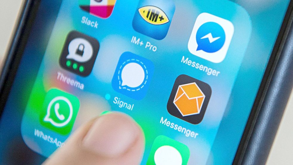 Chatnachrichten-Apps auf einem Smartphone - aus dem Alltag vieler Menschen sind Chats nicht mehr wegzudenken. Foto: Wolfram Kastl/dpa