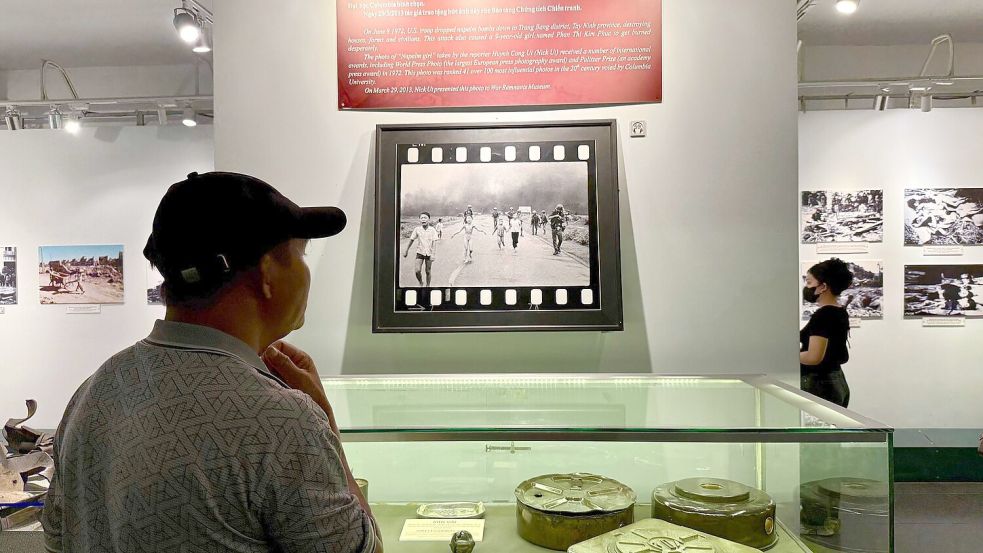 „Napalm Girl“: Die Fotografie von Pulitzer-Preisträger Nick Ut ist weltberühmt und ist im Kriegsmuseum von Ho-Chi-Minh-Stadt ausgestellt. Foto: Carola Frentzen/dpa