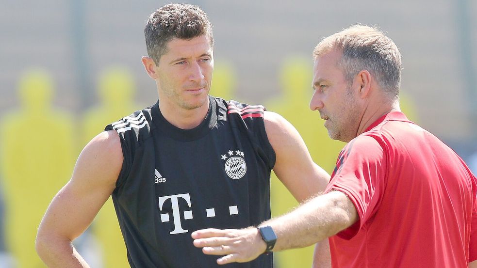 Alte Bekannte: Robert Lewandowski (l) blüht unter Flick in Barcelona wieder auf. Foto: M. Donato/FC Bayern/dpa