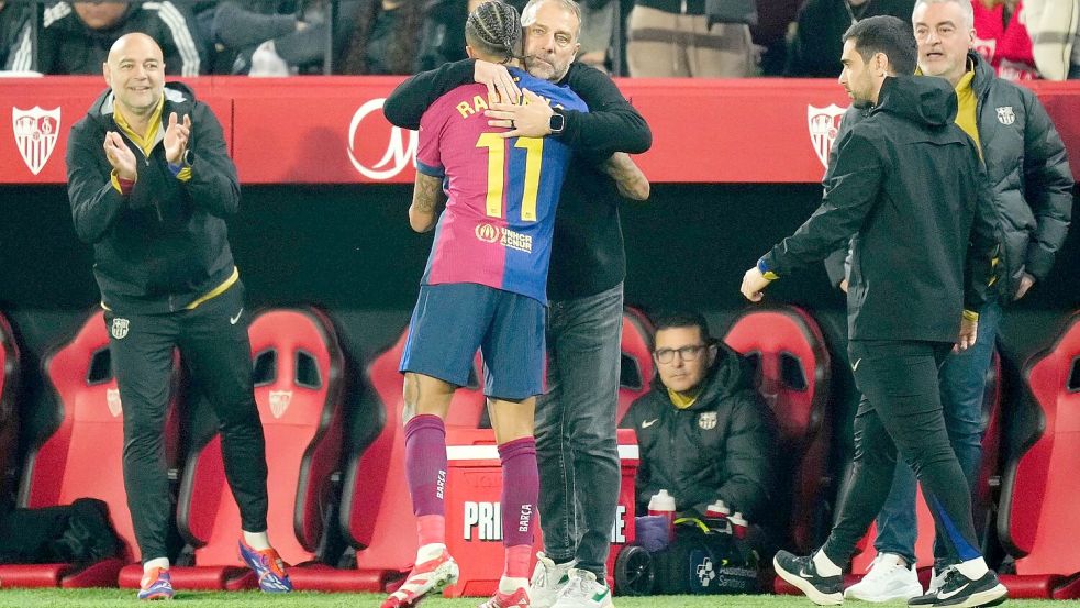 Raphinha ist unter Hansi Flick bei Barcelona Leistungsträger. Foto: Jose Breton/AP/dpa
