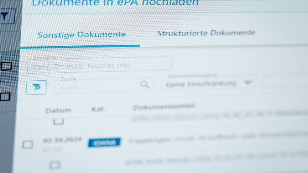 Die E-Akte soll für Patienten und Praxen zum Alltag werden. (Archivbild) Foto: Daniel Karmann/dpa
