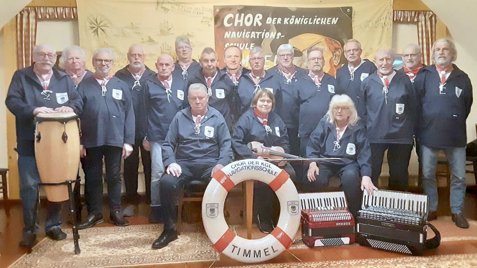 Auch Frauen sind im Shanty-Chor Timmel willkommen. Sie müssen aber ein Instrument spielen können. Foto: privat