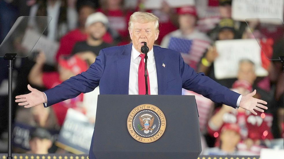US-Präsident Donald Trump preiste sich selbst bei dem Auftritt in höchsten Tönen. Foto: Paul Sancya/AP/dpa