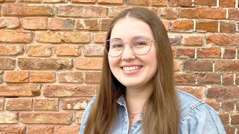 Radiomoderatorin Lisa Bensch startet jeden Morgen mit guter Laune in den Tag. Spontaneität und gute Vorbereitung spielen in ihrer beliebten Morningshow eine große Rolle. Foto: Radio Nordseewelle