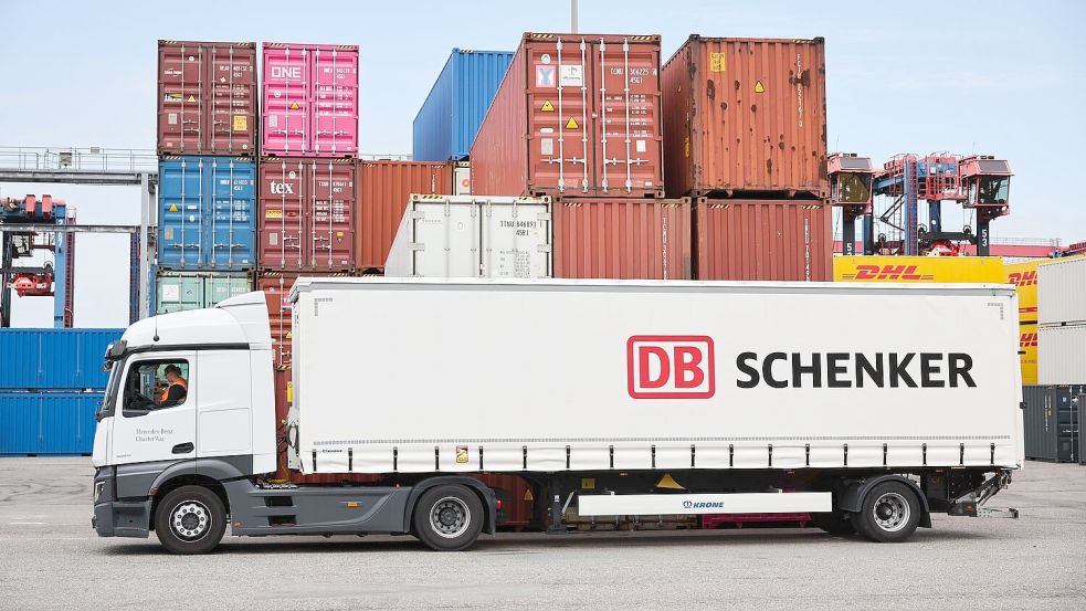 DB Schenker ist an den dänischen Logistiker DSV verkauft worden. (Archivbild) Foto: Christian Charisius/dpa