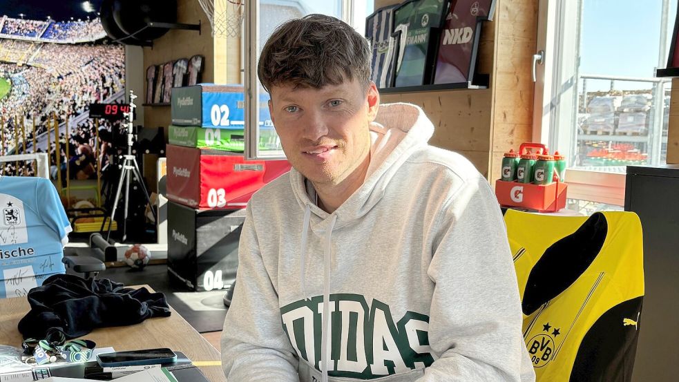 Henning Rießelmann nahm im Interview in Dinklage ausführlich Stellung zu den aktuellen Themen rund um Kickers Emden. Foto: Matthias Herzog
