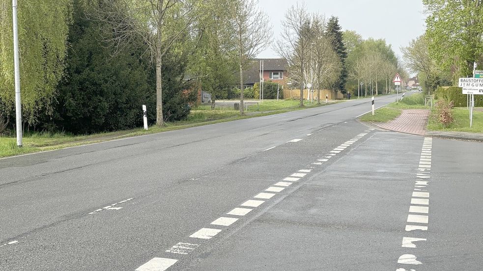 Die Verkehrssituation im Einmündungsbereich der Ziegeleistraße in die Hofstraße ist unübersichtlich - auch weil die Markierungen teilweise abgeblättert sind. Foto: Oliver Bär