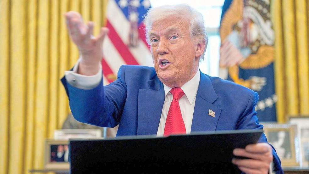 Risiko für die deutsche Wirtschaft: Die erratische Zollpolitik von Donald Trump. (Archivbild) Foto: Uncredited/Pool/dpa