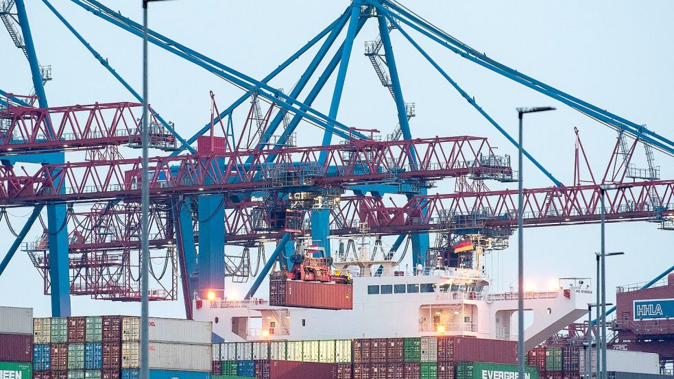 Für die Exportnation Deutschland kommt der Zollstreit zur Unzeit. (Archivbild) Foto: Daniel Bockwoldt/dpa
