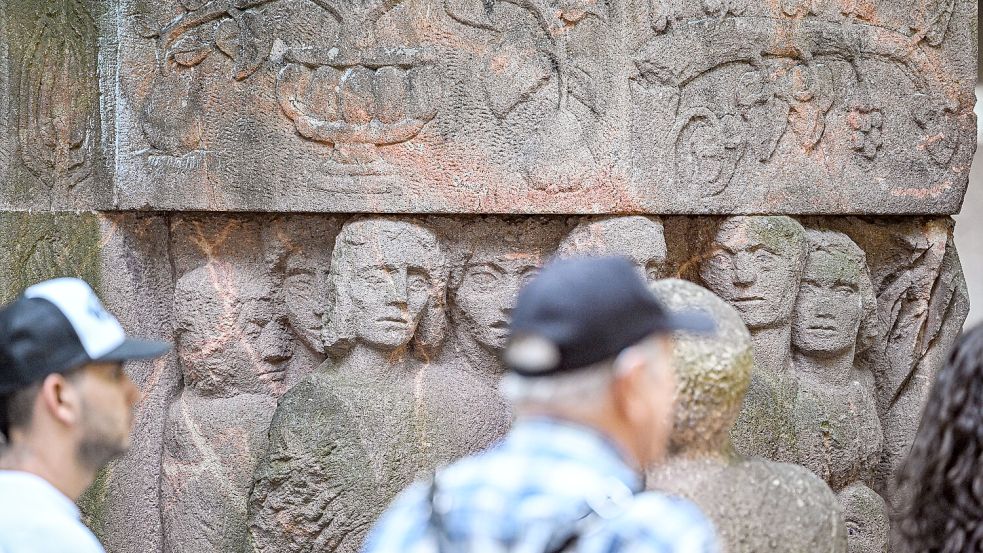 Das heutige Denkmal in der Berliner Rosenstraße erinnert an die einstigen Aufstände von Frauen im Februar 1943. Foto: IMAGO/Funke Foto Services