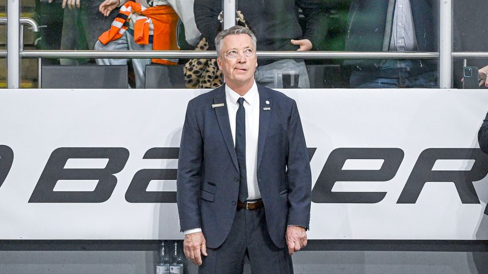 Eishockey-Bundestrainer Harold Kreis muss bei der WM in der Abwehr auf wichtige Spieler verzichten. Foto: Armin Weigel/dpa