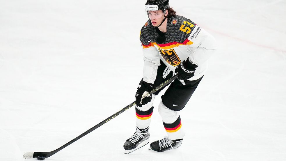 Weltklasse aus der NHL für das deutsche WM-Team: Moritz Seider aus Detroit. Foto: Pavel Golovkin/AP/dpa