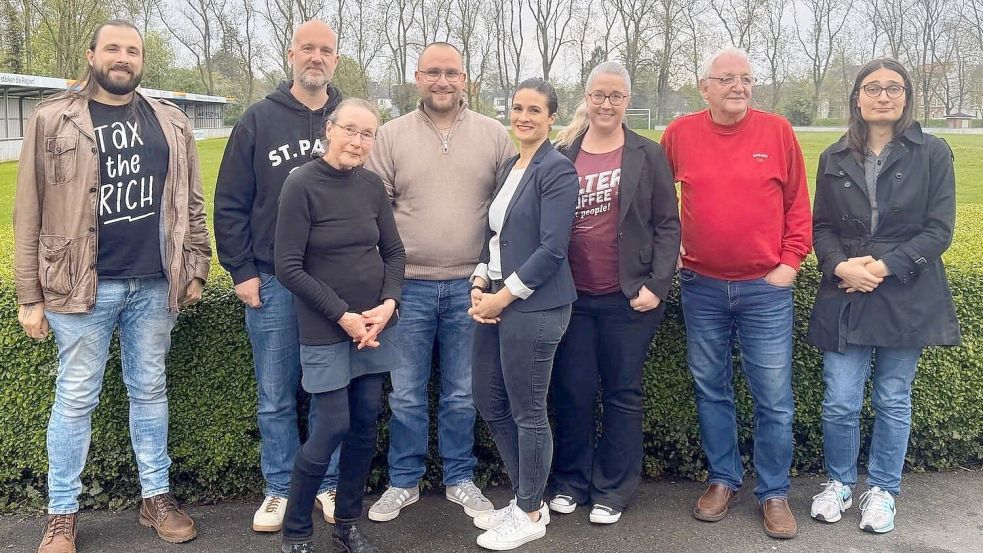Der neue Vorstand der Emder Linken (von links): Stefan Luitjens, Lars Mennenga, Frauke Himmelmann, Timo Jakobs, Anna Berlinghoff, Anika Mennenga, Wilfried Rademaker, Talea Herzig. Foto: Die Linke