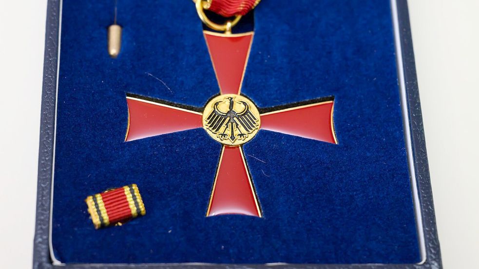 Ein Bundesverdienstkreuz einfach mal kaufen - ein YouTuber hat das geschafft. (Archivbild) Foto: Patrick Pleul/dpa