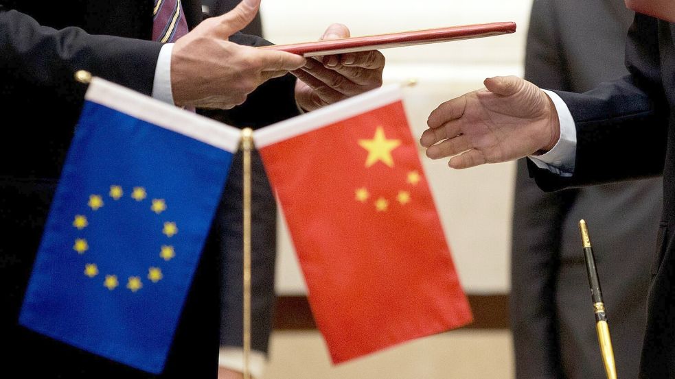 Annäherung nach Jahren des Streits? China hebt nach Angaben des Europäischen Parlaments Sanktionen auf. (Symbolbild) Foto: Andy Wong/AP/dpa