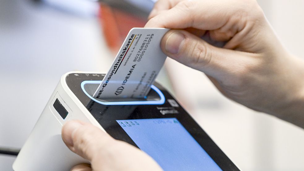 Die elektronische Patientenakte ist seit Dienstag für alle verfügbar. Foto: dpa/Jens Kalaene