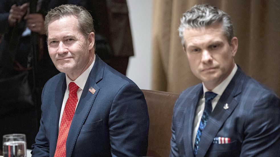 Sicherheitsberater Michael Waltz (l.) und Verteidigungsminister Hegseth mussten sich wegen der Chatgruppen-Affäre erklären. Foto: imago/ABACAPRESS