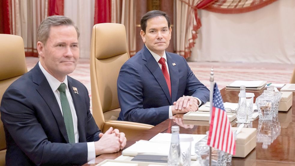 Den Job von Sicherheitsberater Mike Waltz übernimmt Außenminister Marco Rubio kurzerhand mit. (Archivbild) Foto: Saul Loeb/AFP Pool/AP/dpa