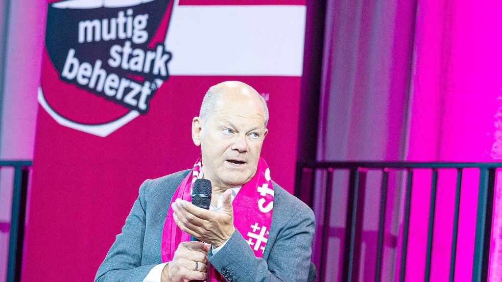 Olaf Scholz spricht auf dem Kirchentag in Hannover auch über seine Wehrdienstverweigerung. Foto: Moritz Frankenberg/dpa