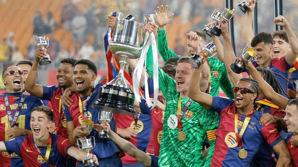 Der deutsche Nationaltorwart Marc-André ter Stegen steht nach langer Verletzung am Samstag erstmals wieder beim FC Barcelona im Tor. Foto: Joan Monfort/AP/dpa