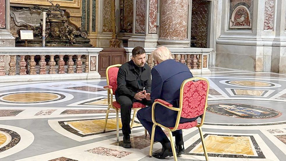 Am Rande der Trauerfeier für Papst Franziskus trafen sich Donald Trump und Wolodymyr Selenskyj - wenige Tage später steht der Rohstoffdeal. Foto: Uncredited/Ukrainian Presidential Press Service/AP/dpa