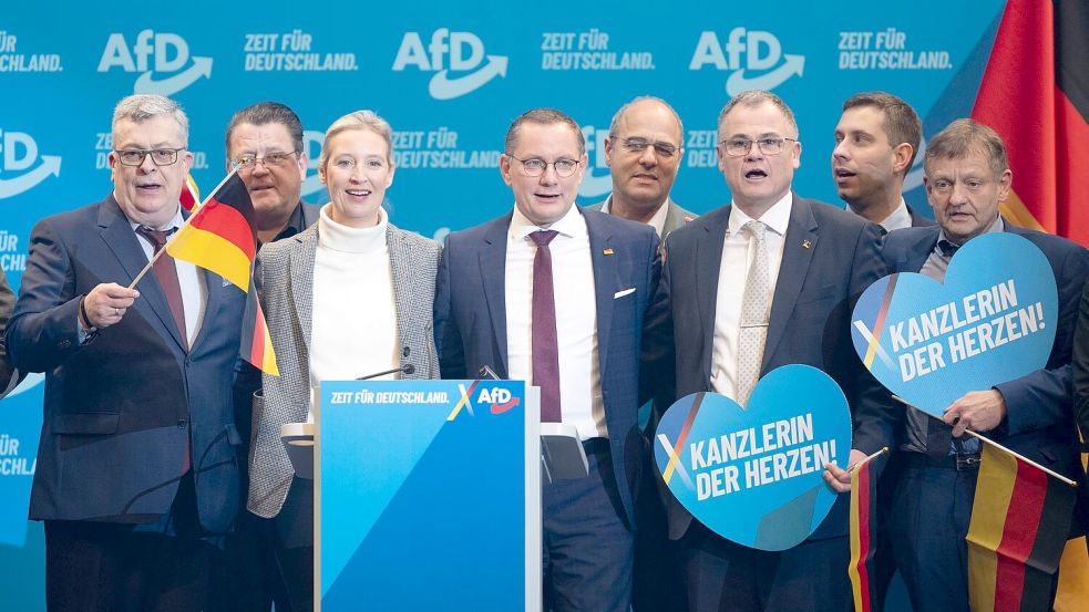 Auch die Reden beim Bundesparteitag in Riesa im vergangenen Januar flossen mit ein in die Bewertung durch den Verfassungsschutz. (Archivfoto) Foto: Sebastian Kahnert/dpa