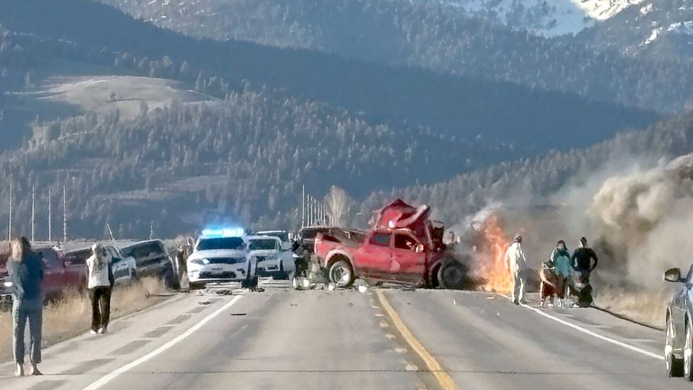 Völlig unklar ist noch, warum die beiden Fahrzeuge zusammenstießen. Foto: Roger Merrill/dpa
