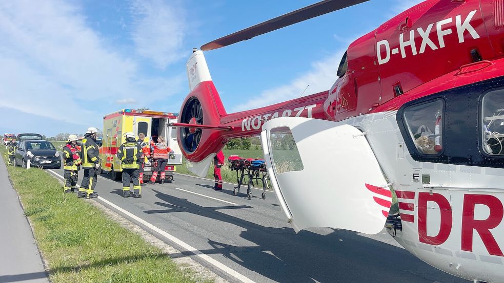 Bei dem schweren Motorradunfall war auch ein Rettungshubschrauber im Einsatz. Foto: Freiwillige Feuerwehr Norden