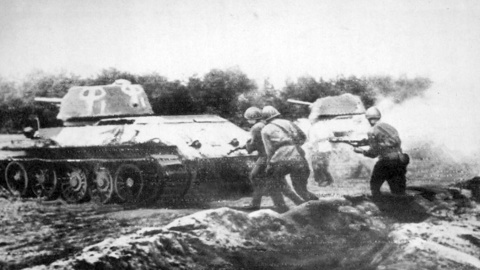 Angriff der Roten Armee im Jahr 1942: Der Übermacht der sowjetischen Offensive hatten die Wehrmachtsverbände kaum noch etwas entgegenzusetzen. Foto: imago/SuperStock