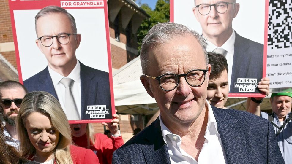 Der Sozialdemokrat Anthony Albanese kann im Amt bleiben. Foto: AFP/SAEED KHAN