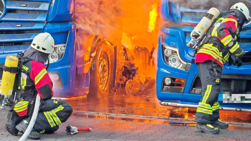Mehrere Zugmaschinen gerieten in Großwolde in Brand. Fotos: Markus Bruns/Feuerwehr
