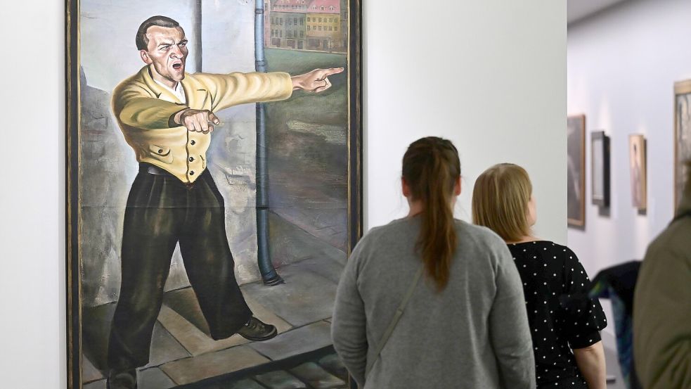 Warnzeichen der gesellschaftlichen Krisen: Curt Querners Gemälde „Der Agitator“ in der Ausstellung „European Realities - Realismusbewegungen der 1920er und 1930er Jahre in Europa“ im Museum Gunzenhauser Chemnitz. Foto: IMAGO/Wolfgang Schmidt