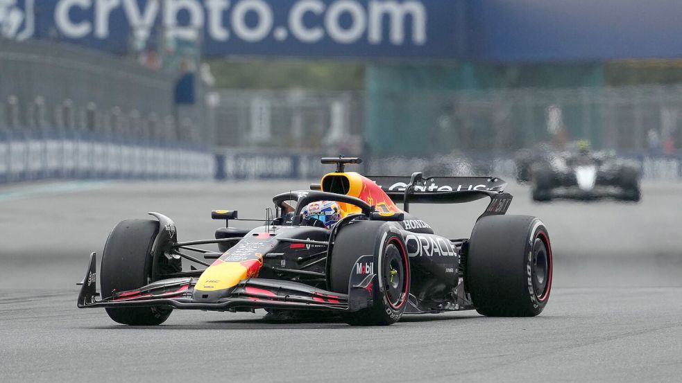Max Verstappens Team will für ihn Platz drei in Miami erstreiten. Foto: Hasan Bratic/dpa