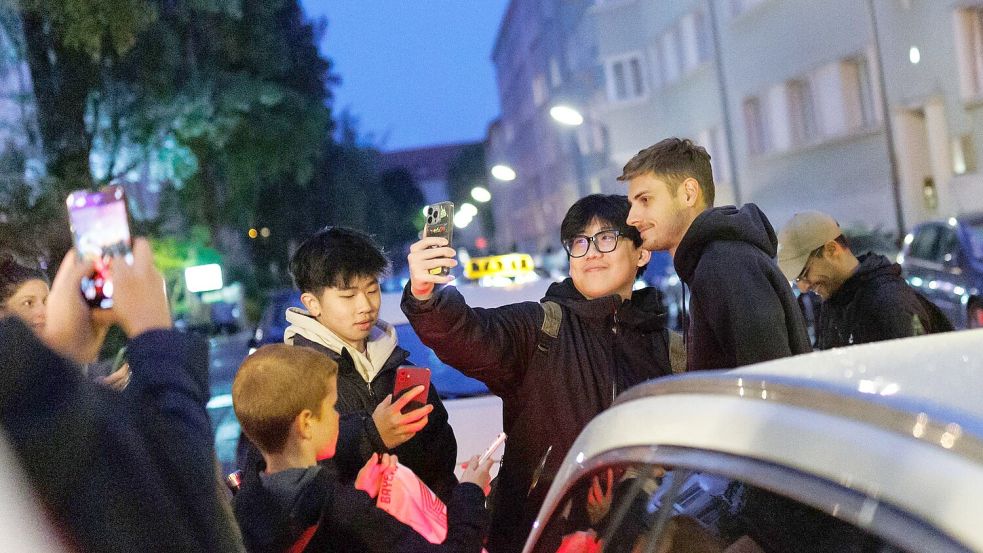 Bei den Bayern-Fans beliebt: Josip Stanisic Foto: Matthias Balk/dpa