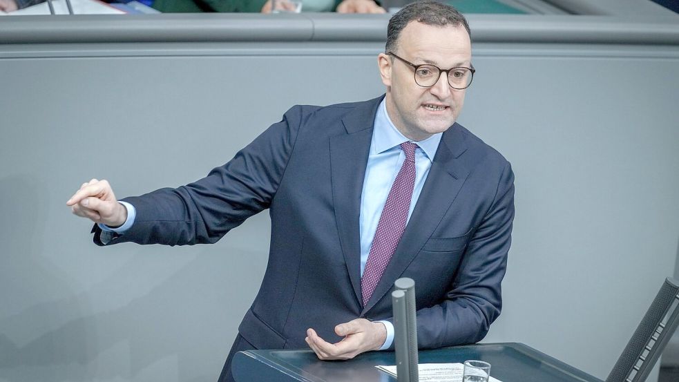 Der 44 Jahre alte Ex-Gesundheitsminister Jens Spahn ist neuer Vorsitzender der Unionsfraktion im Bundestag. Er gilt als ausgesprochen machtbewusst. In der neuen Funktion hat der Mann aus dem Münsterland eine Schlüsselrolle für einen künftigen Kanzler Merz. Foto: Kay Nietfeld/dpa