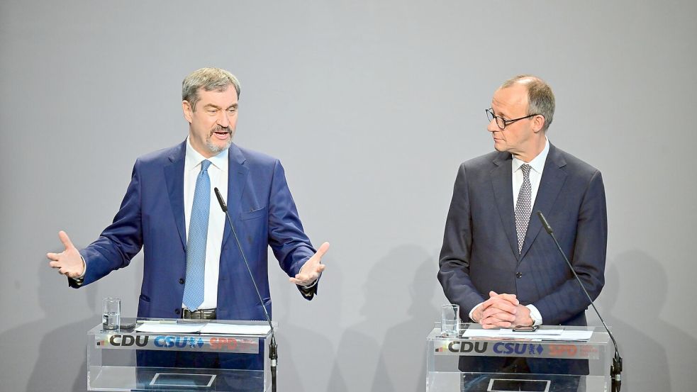 Mit einem harten Kurs in der Migrationspolitik hat CDU-Chef Friedrich Merz das Verhältnis zur CSU und dessen Vorsitzenden Markus Söder (links) befriedet. (Archivbild) Foto: Sebastian Christoph Gollnow/dpa