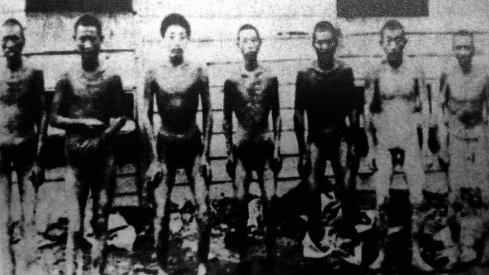 Abgemagerte Chinesen im japanischen Arbeitslager während des Zweiten Weltkriegs. Foto: IMAGO/stock&people
