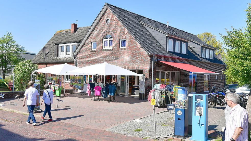 In der ehemaligen Bäckerei-Filiale sind gleich zwei neue Unternehmen eingezogen. Fotos: Heinz Wagenaar
