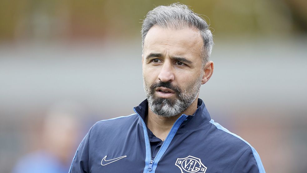 Germania-Coach Erhan Colak hofft auf eine Reaktion seiner Mannschaft auf die schwache Vorstellung im Derby gegen Papenburg, das mit 0:6 verloren gegangen war. Foto: Doden, Emden