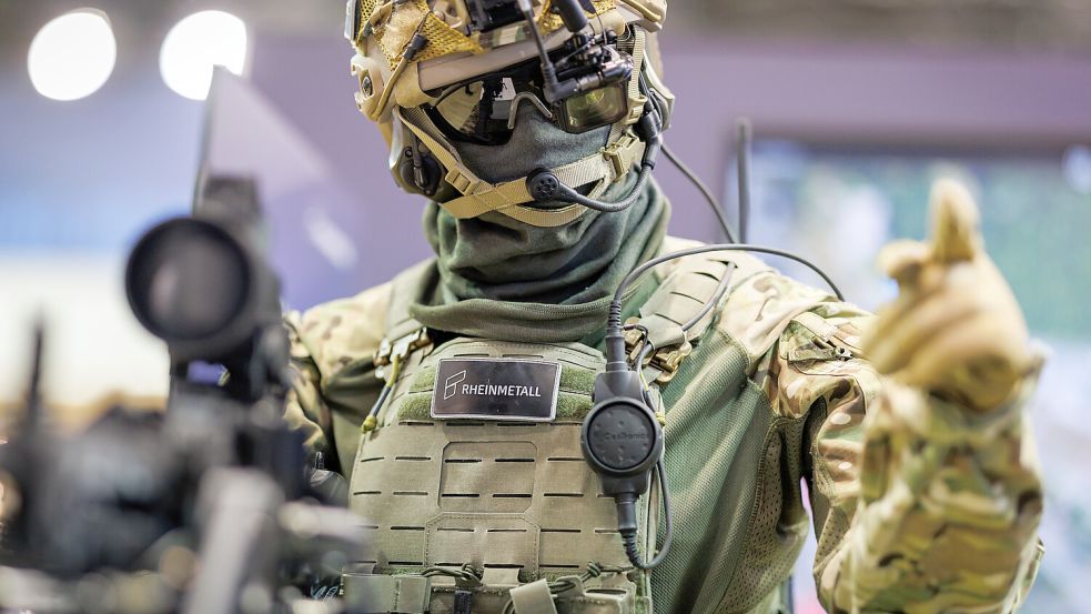 Rheinmetall-Kampfausrüstung Gladius: Seit Kriegsbeginn hat sich der Rheinmetall-Kurs verzehnfacht – ein Ende des Booms ist nicht in Sicht. Was bedeutet das für die deutsche Wirtschaft? Foto: dpa/Daniel Karmann