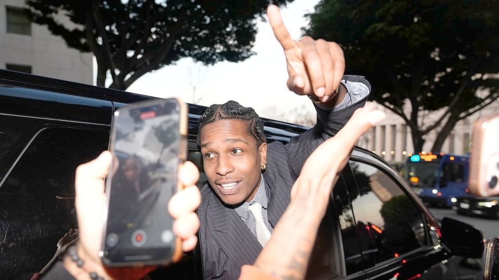 Asap Rocky stand Anfang des Jahres vor Gericht und wurde freigesprochen. (Archivbild) Foto: Damian Dovarganes/AP/dpa
