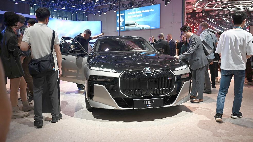 BMW auf der Automesse in Shanghai. China ist für deutsche Hersteller derzeit ein schwieriger Markt. Foto: Johannes Neudecker/dpa