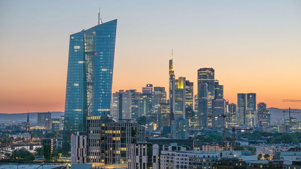 Die Finanzaufsicht warnt vor steigenden Risiken für Kreditausfälle. (Symbolbild) Foto: Boris Roessler/dpa